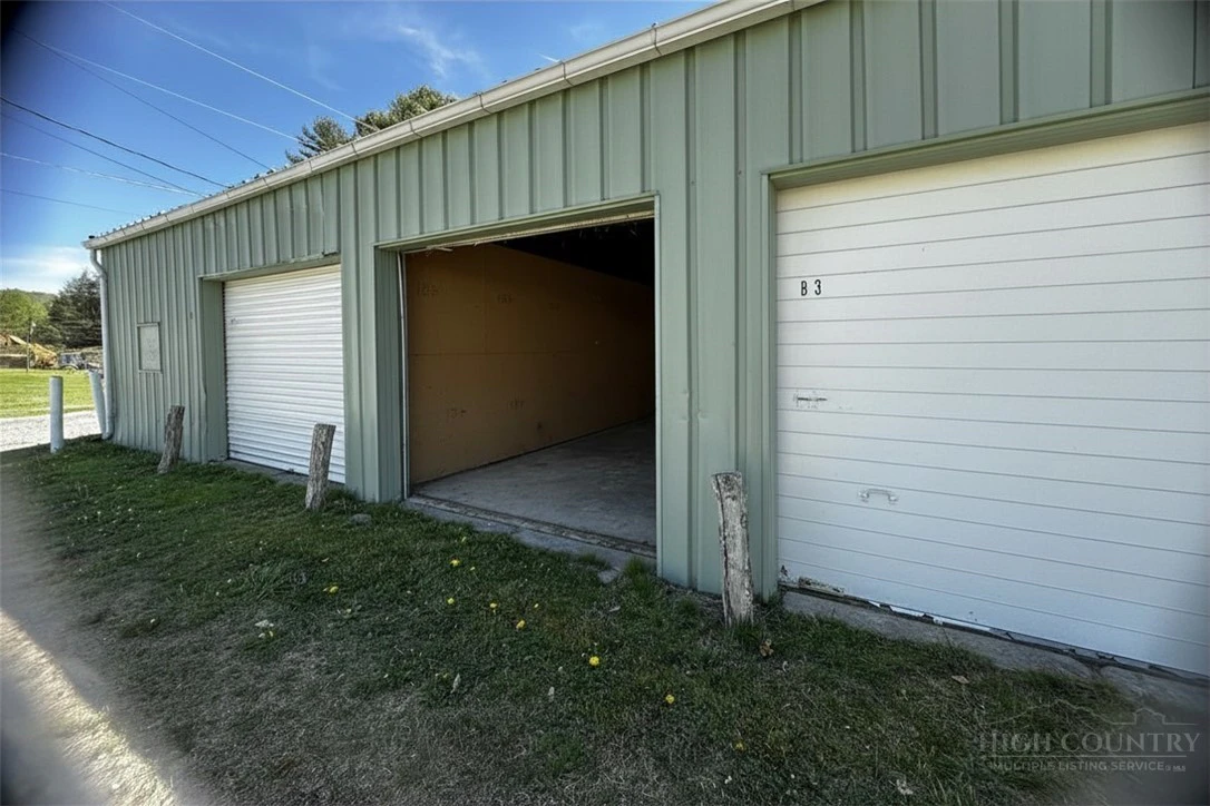 Image number 12 for the current listing