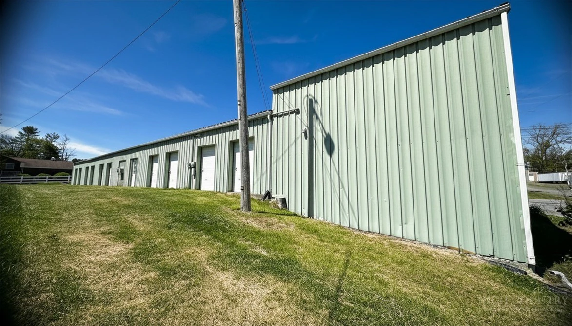 Image number 15 for the current listing