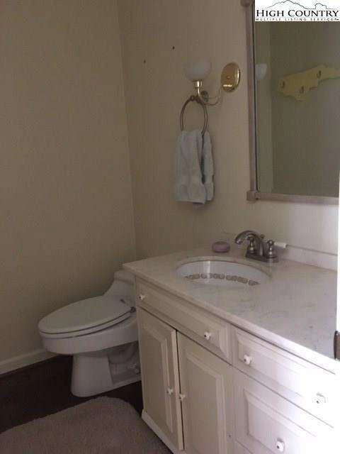 Image number 2 for the current listing