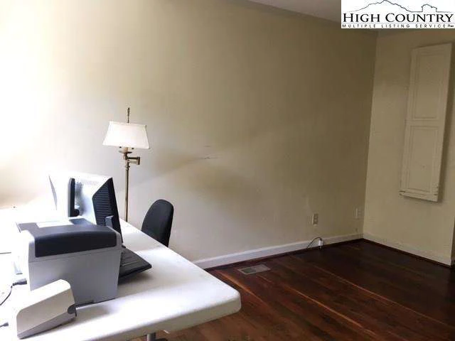 Image number 14 for the current listing