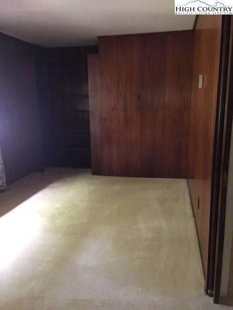 Image number 8 for the current listing