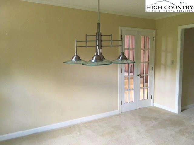 Image number 22 for the current listing