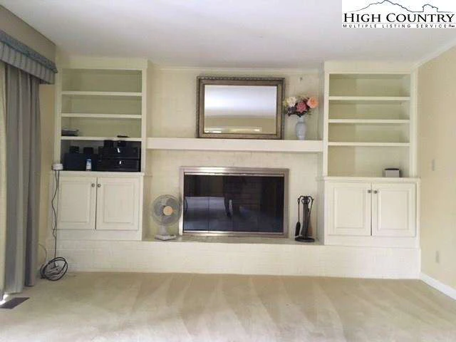 Image number 19 for the current listing