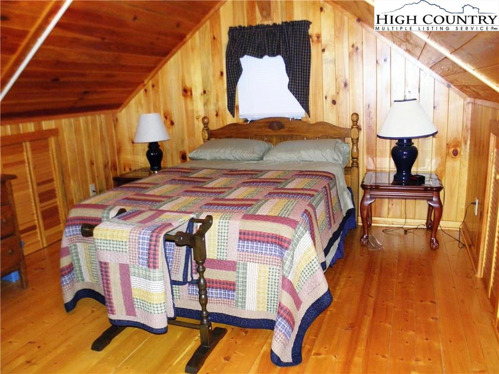 Image number 2 for the current listing