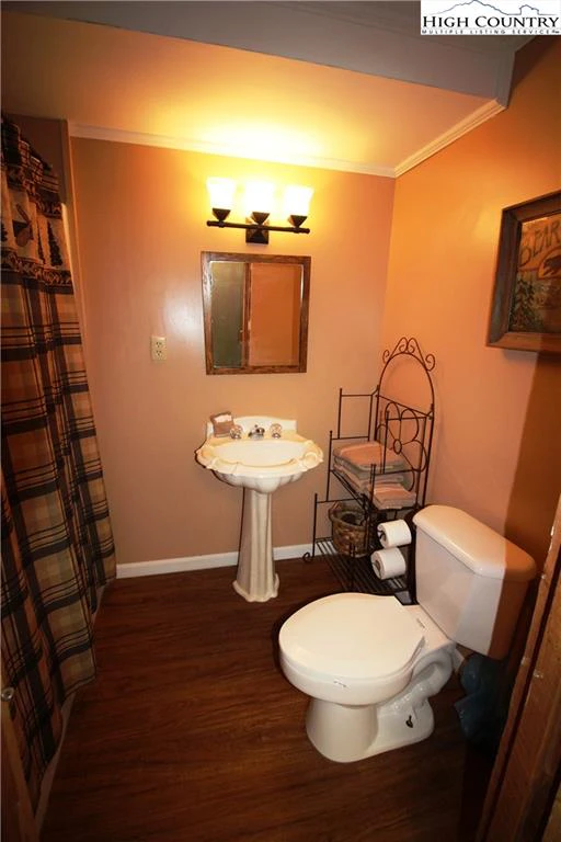 Image number 9 for the current listing
