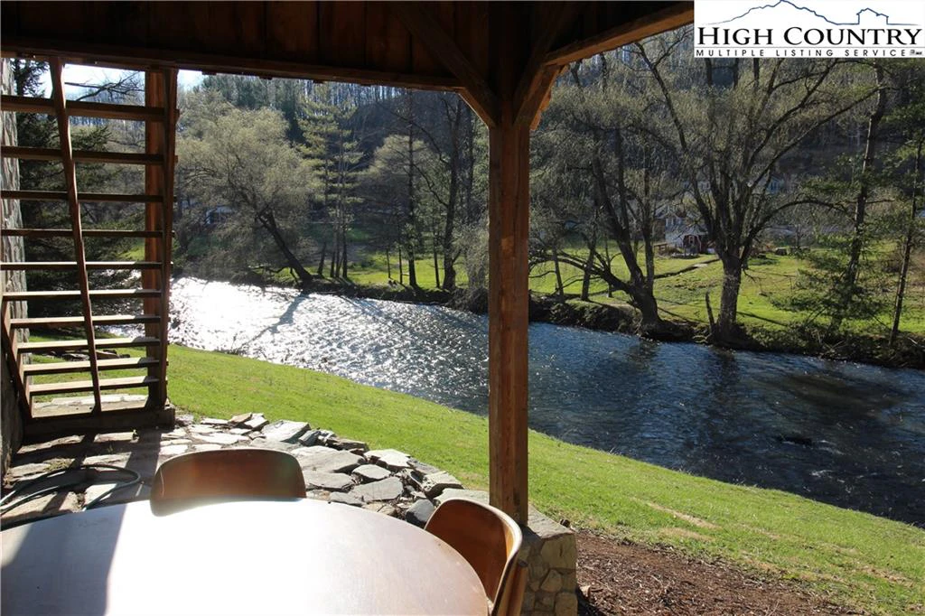 Image number 5 for the current listing