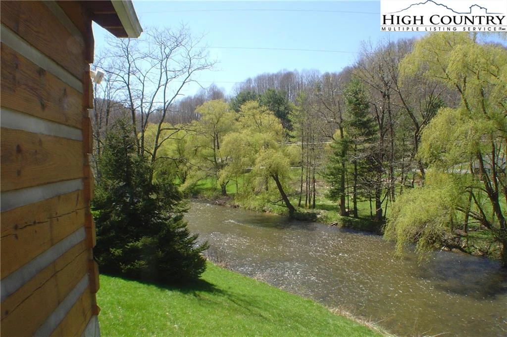 Image number 19 for the current listing