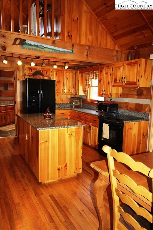 Image number 16 for the current listing