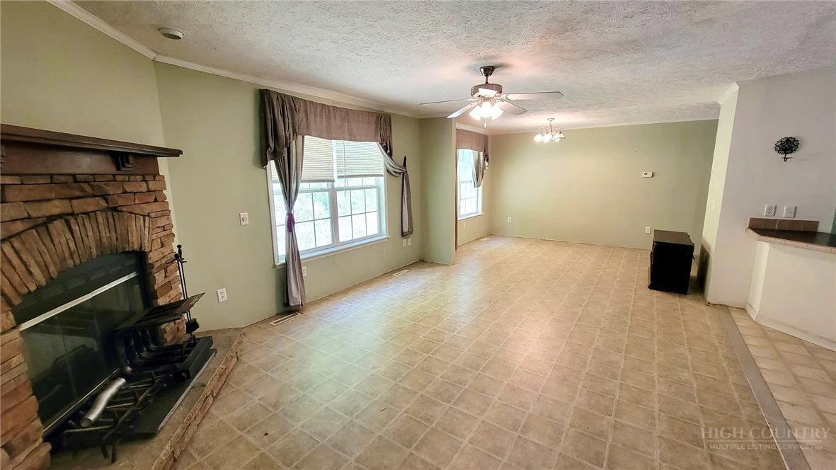 Image number 2 for the current listing