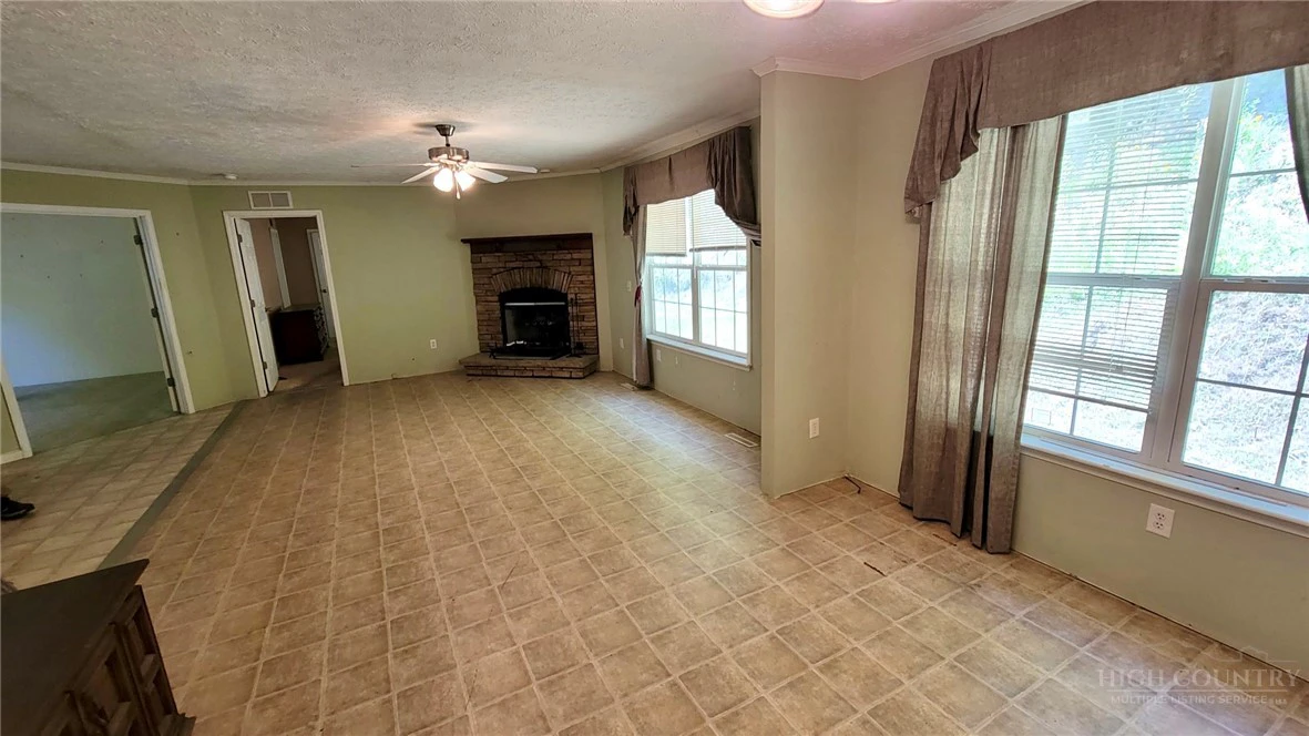 Image number 3 for the current listing