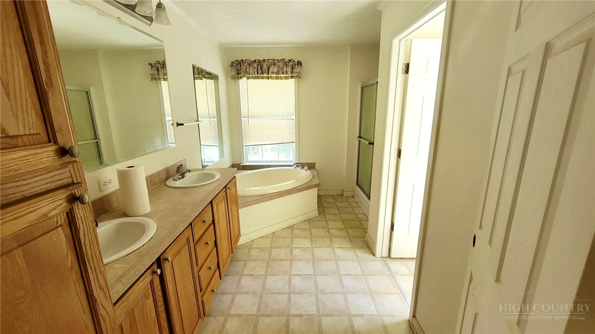 Image number 6 for the current listing