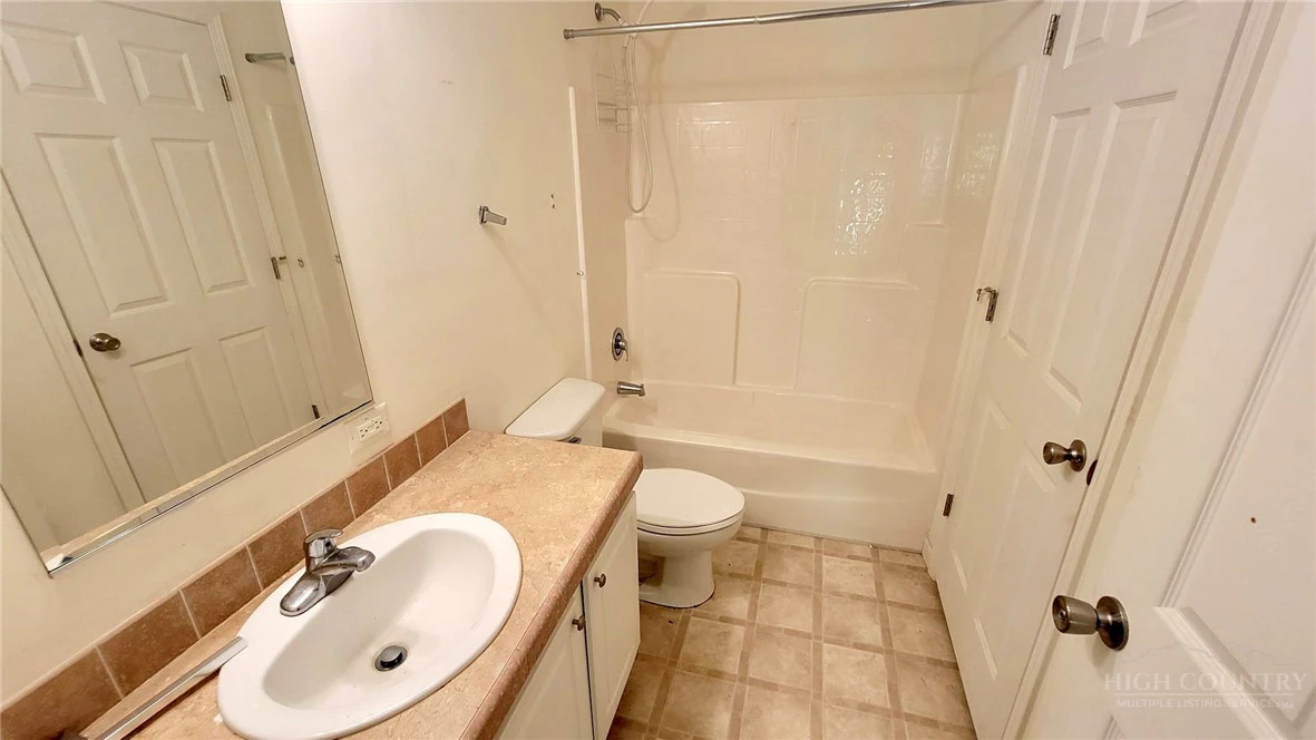Image number 7 for the current listing