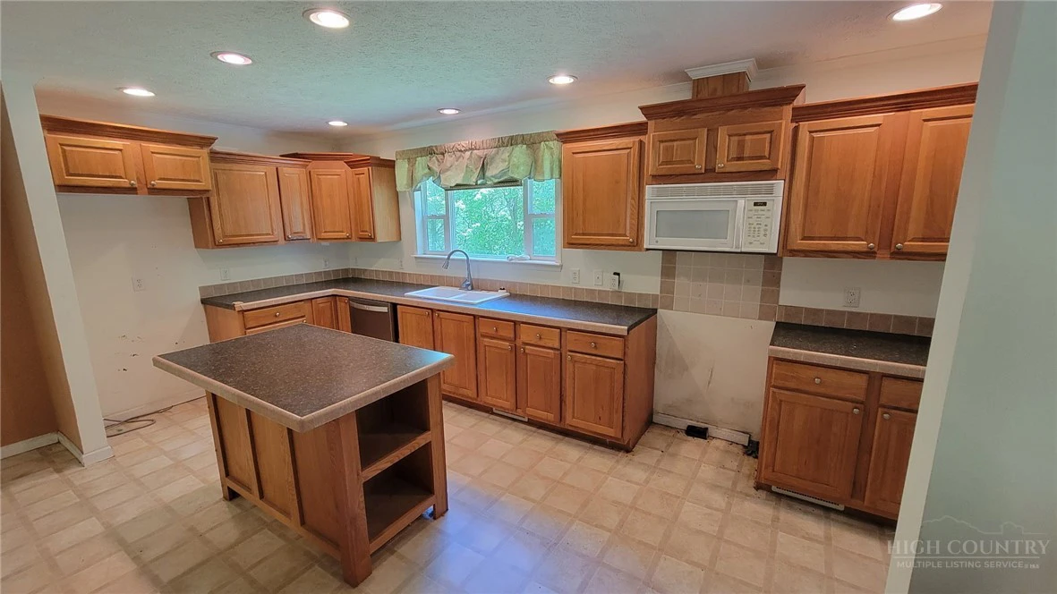 Image number 4 for the current listing