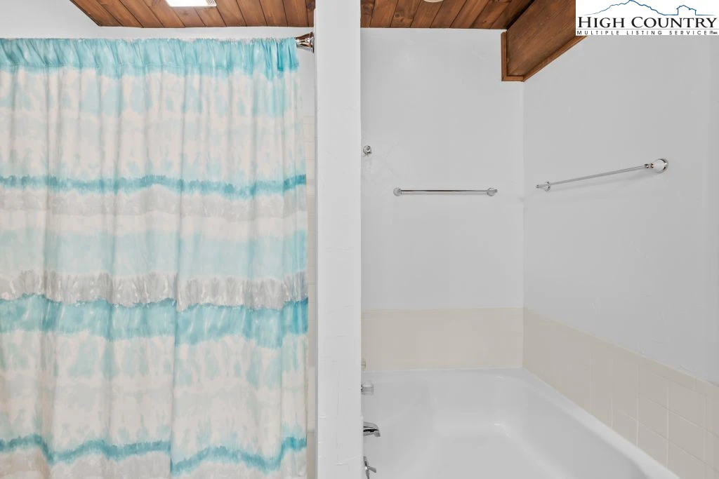 Image number 3 for the current listing