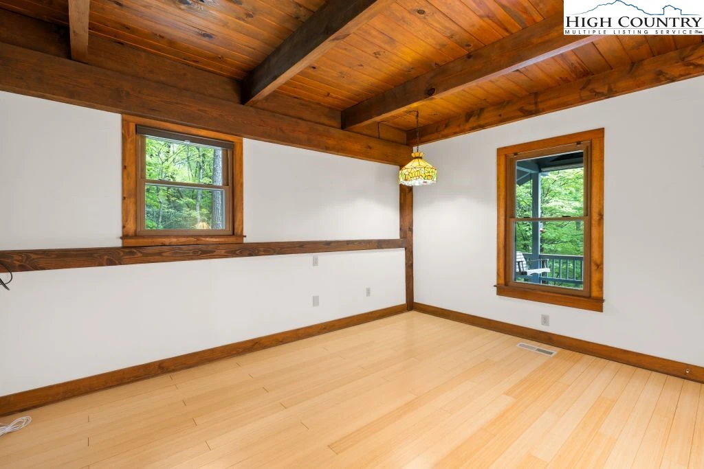 Image number 4 for the current listing