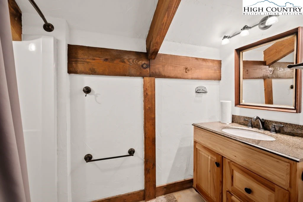 Image number 8 for the current listing