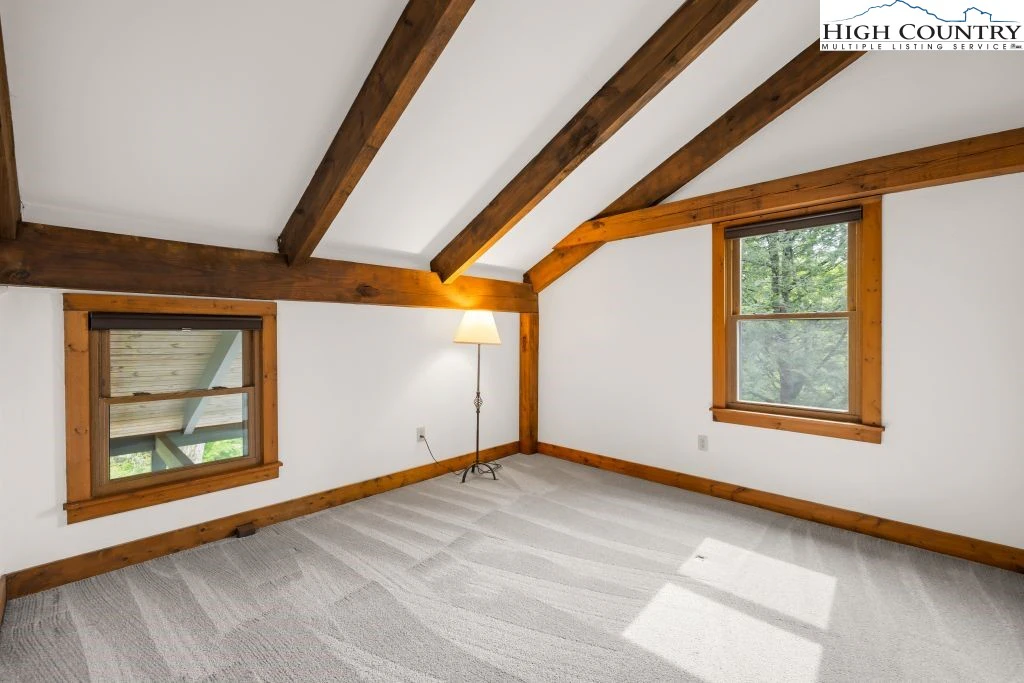 Image number 9 for the current listing