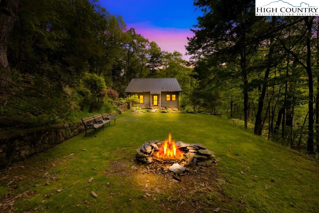 Image number 29 for the current listing