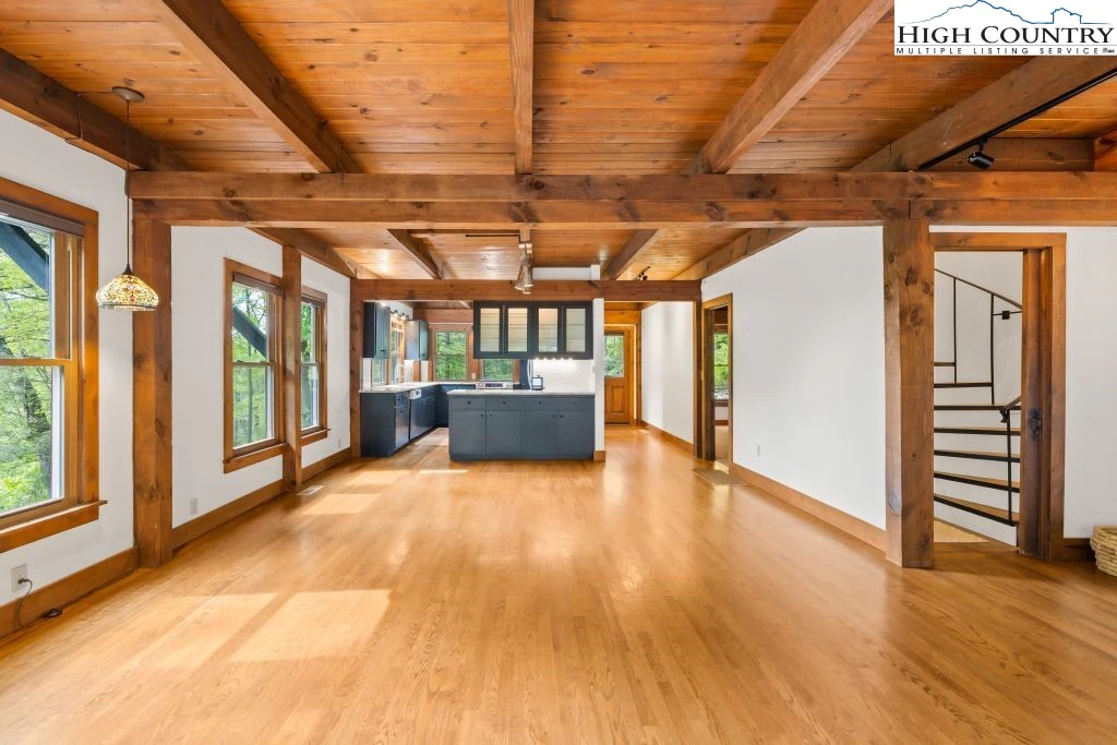 Image number 21 for the current listing