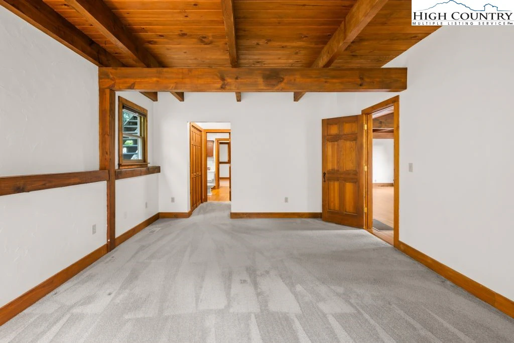 Image number 11 for the current listing
