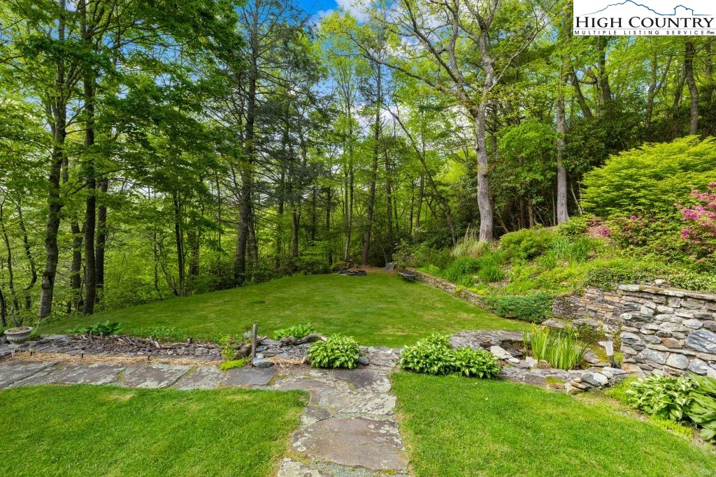 Image number 17 for the current listing