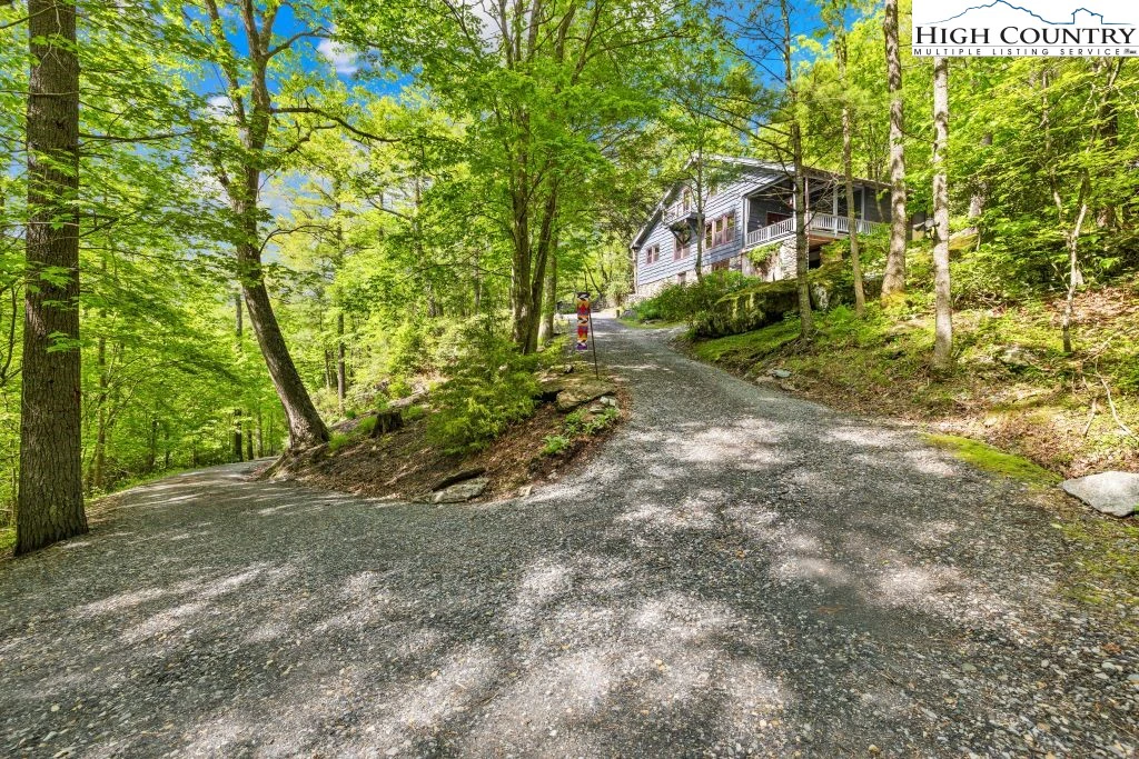 Image number 19 for the current listing