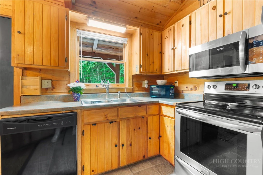 Image number 7 for the current listing