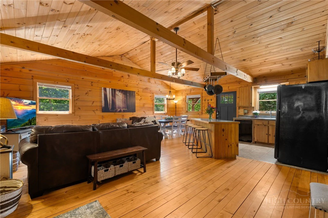 Image number 11 for the current listing