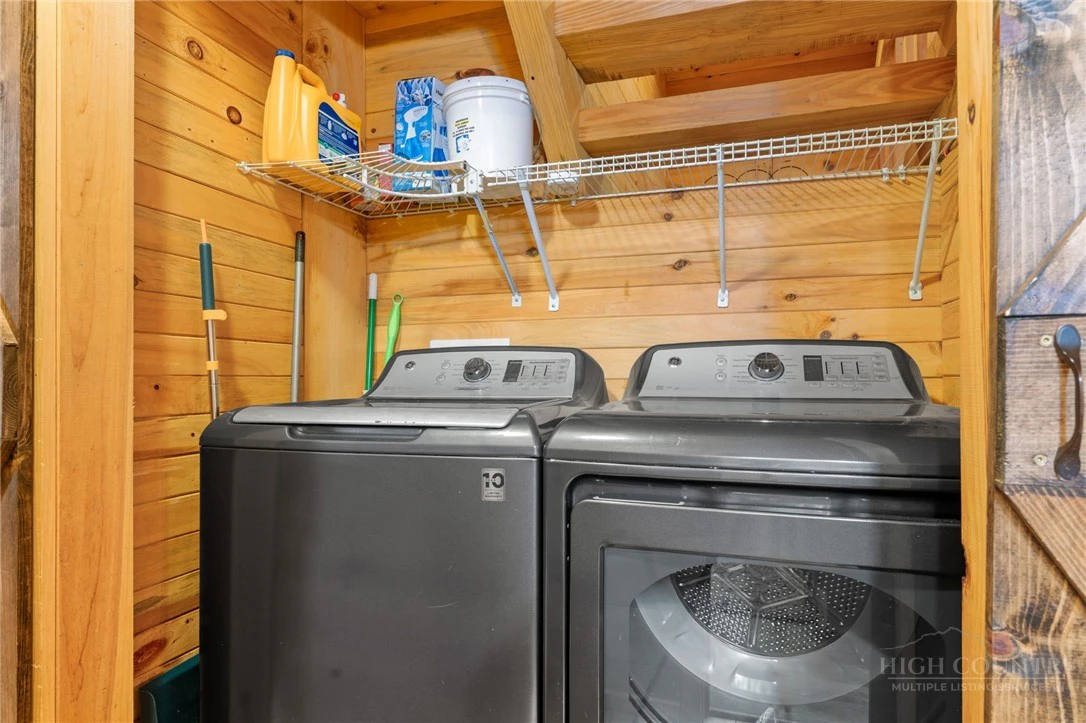 Image number 19 for the current listing