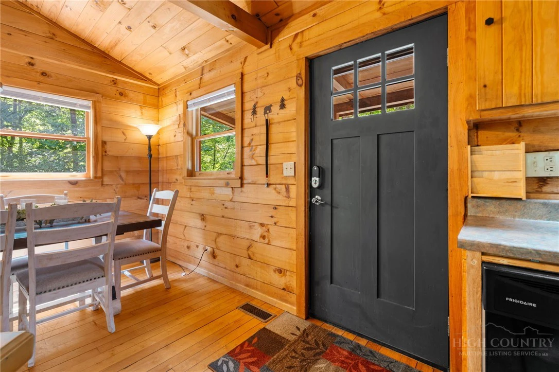 Image number 4 for the current listing