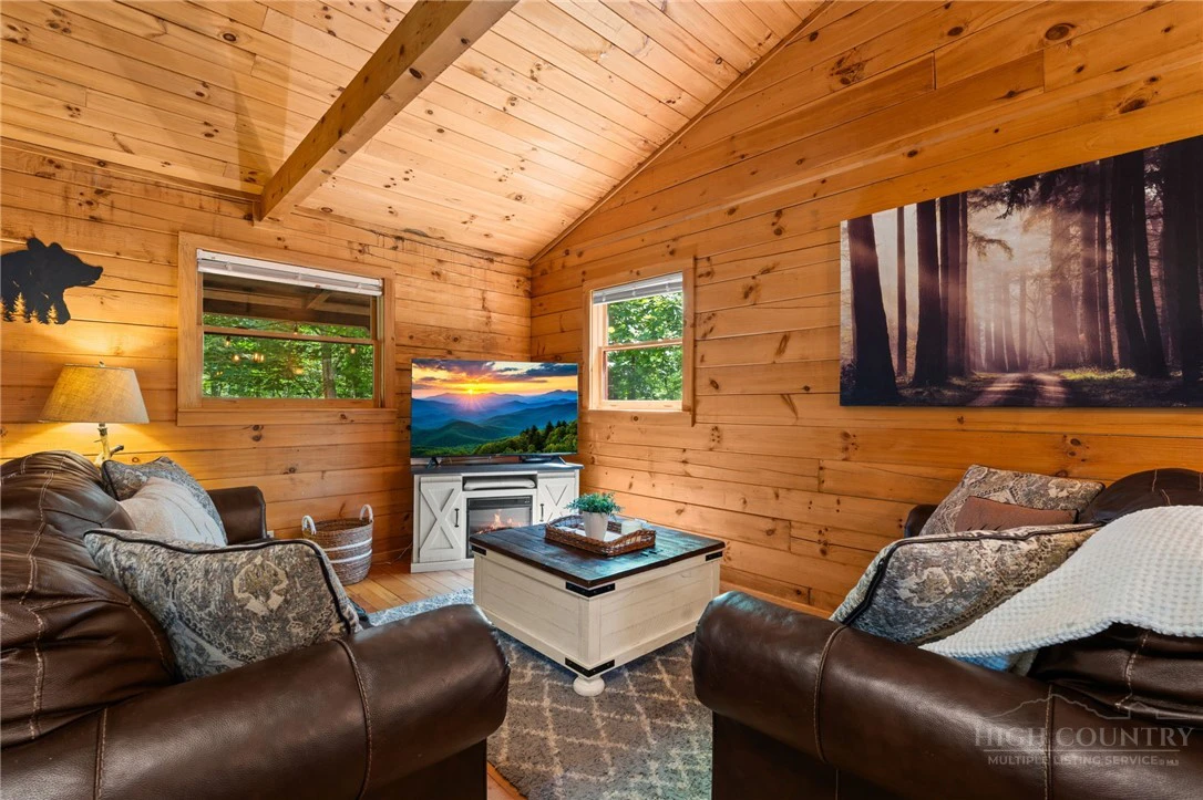 Image number 13 for the current listing