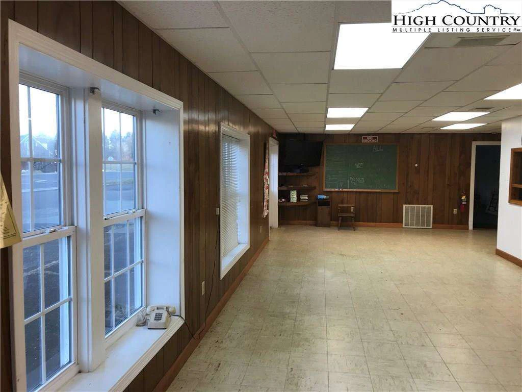 Image number 2 for the current listing