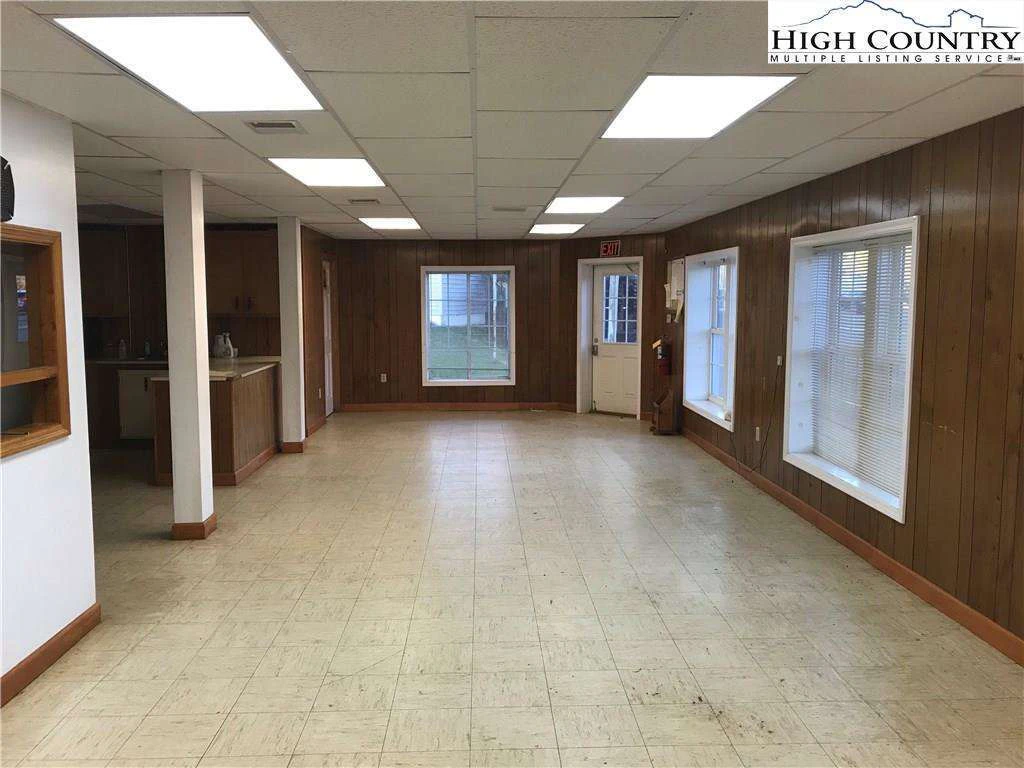 Image number 13 for the current listing