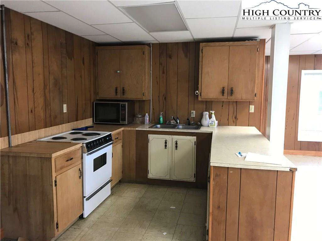 Image number 11 for the current listing