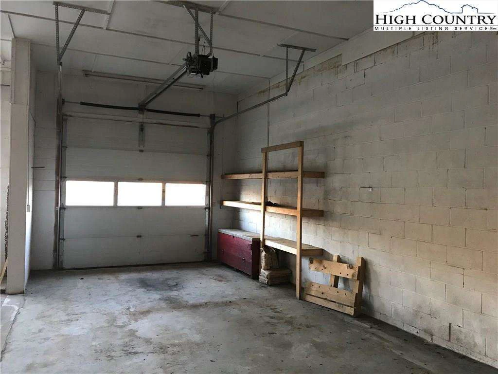 Image number 6 for the current listing