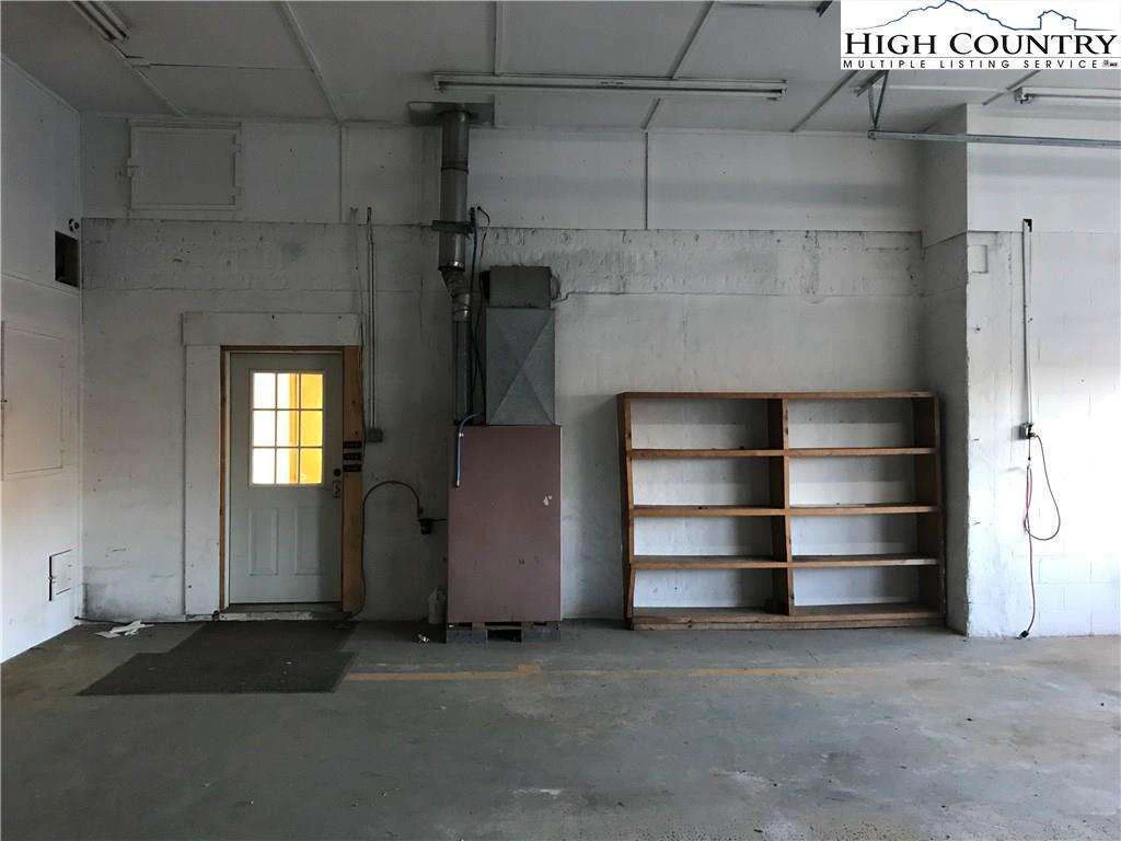 Image number 5 for the current listing