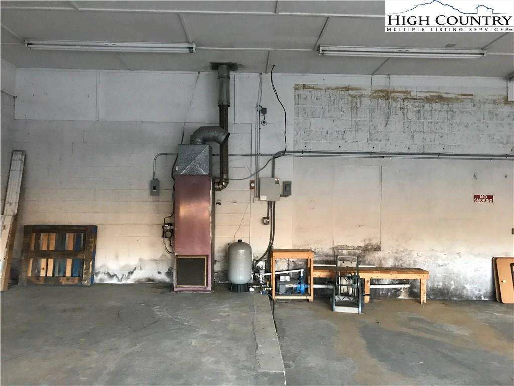 Image number 4 for the current listing