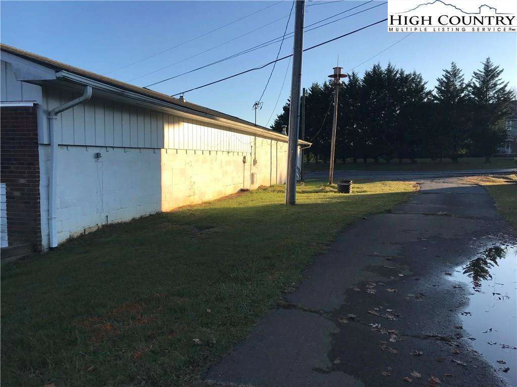 Image number 18 for the current listing