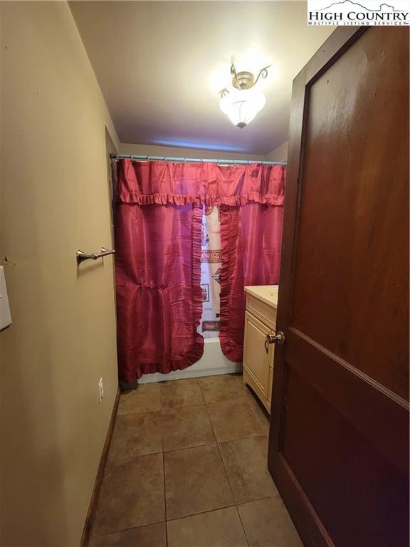 Image number 17 for the current listing