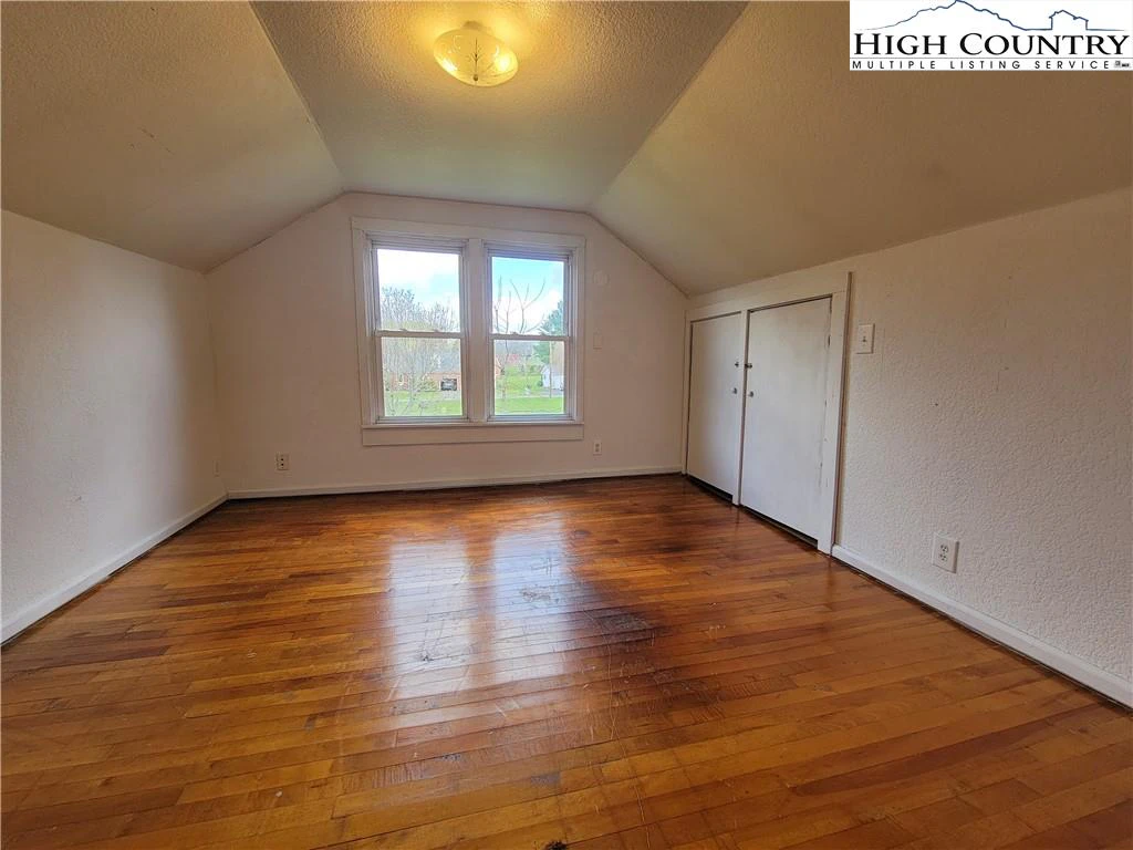 Image number 2 for the current listing