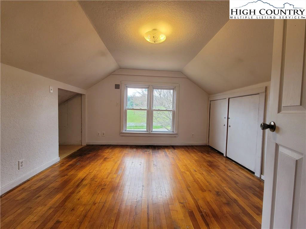 Image number 12 for the current listing