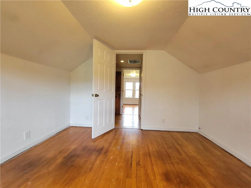 Image number 11 for the current listing