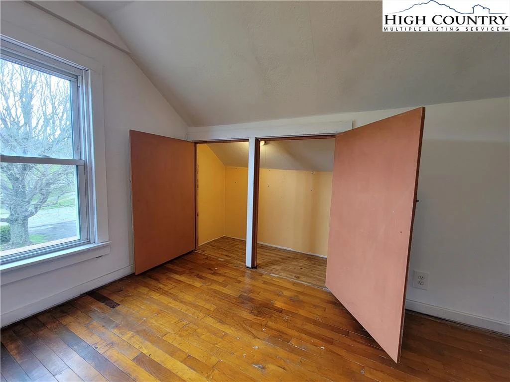 Image number 10 for the current listing
