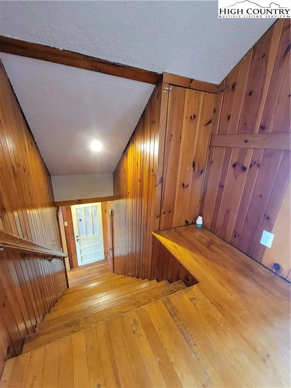 Image number 6 for the current listing