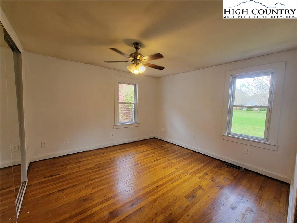 Image number 21 for the current listing