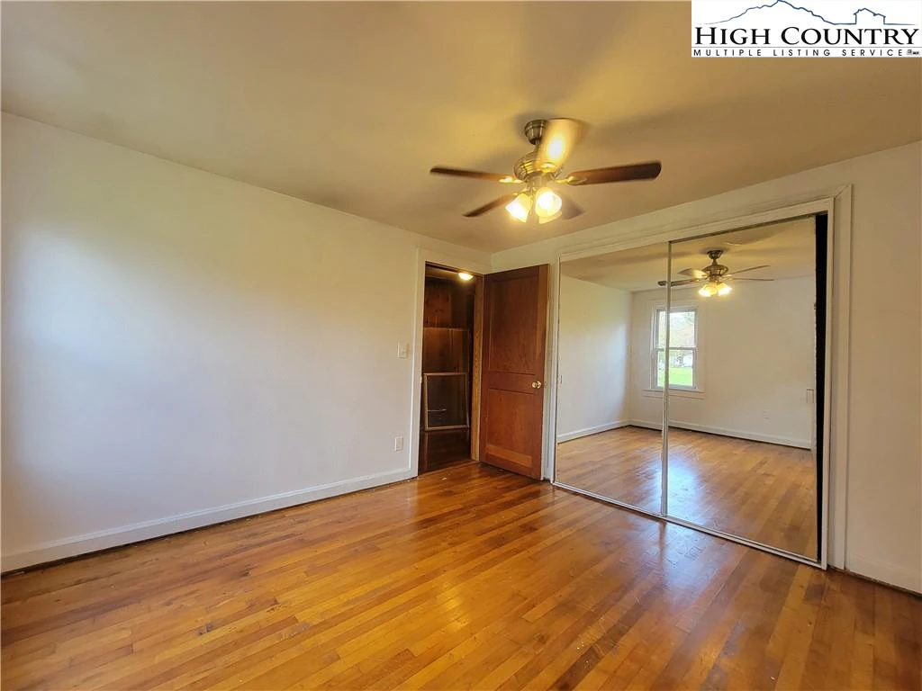 Image number 20 for the current listing