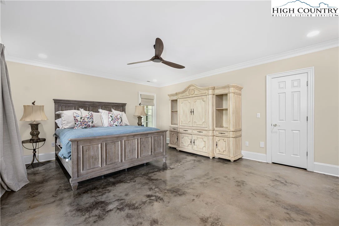 Image number 12 for the current listing