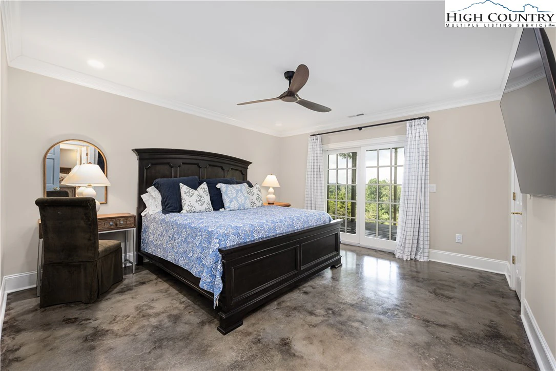 Image number 8 for the current listing