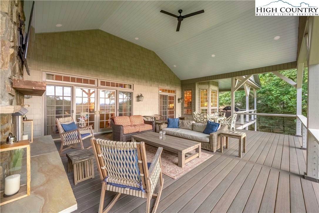 Image number 3 for the current listing