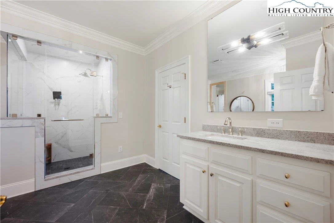 Image number 6 for the current listing